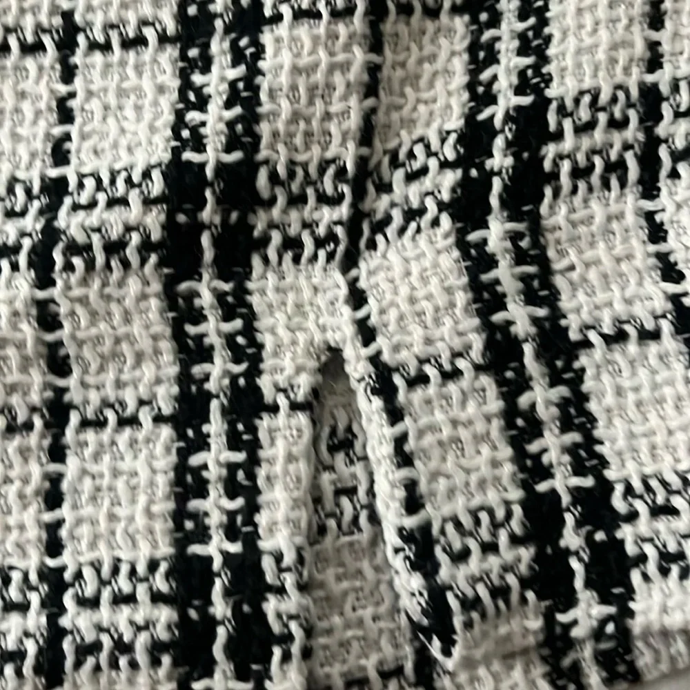 Francesca’s plaid skirt - Picture 3 of 4